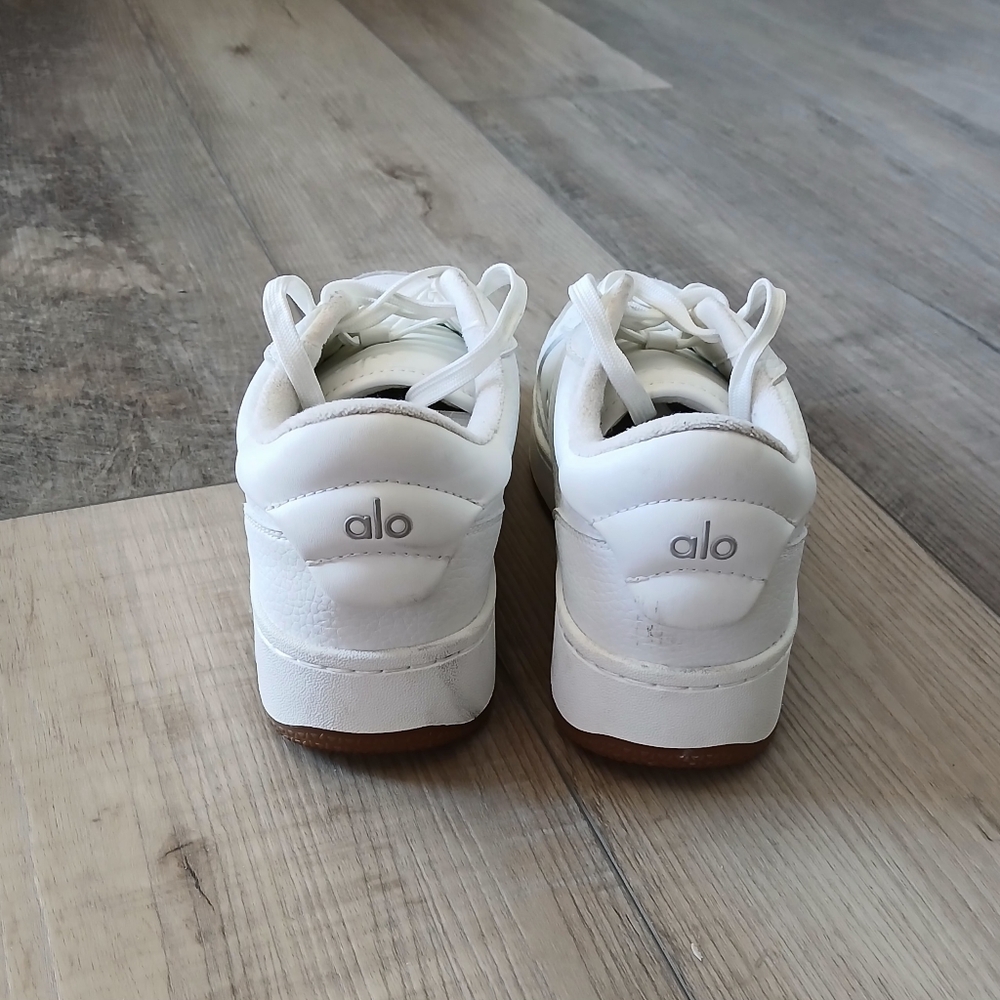 ALO Recovery Mode Sneakers in Natural White/Gum. W (7) M(5.5) - Picture 5 of 11